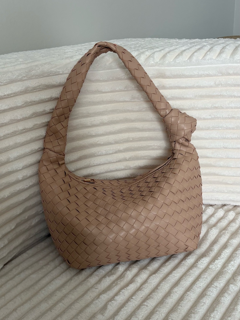 Woven Shoulder Hobo Bag in peach/baby pink